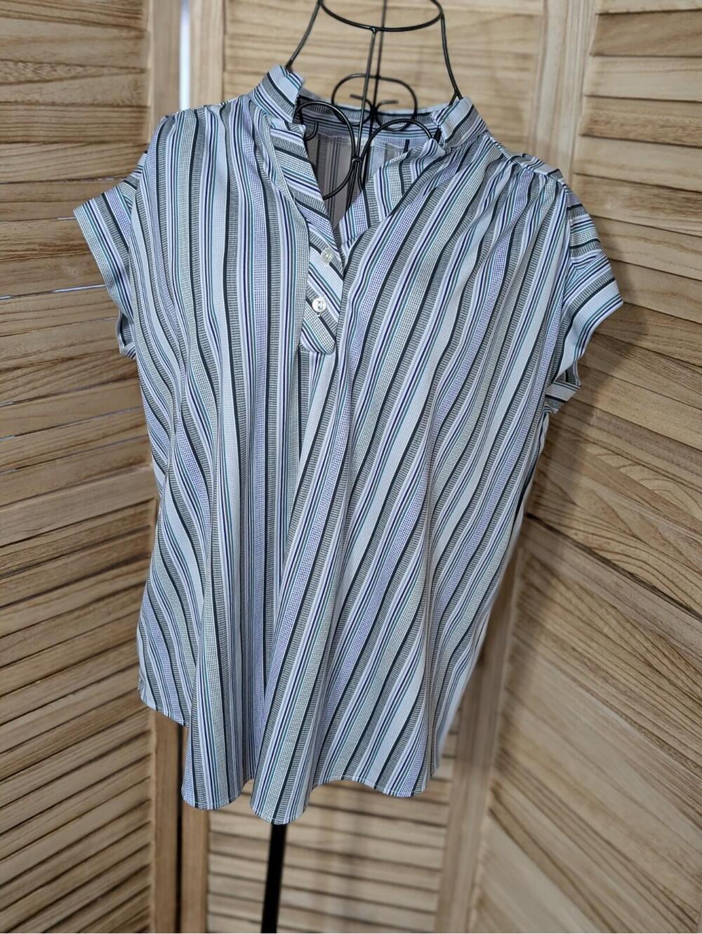 Women's Medium Blouse Button Front Striped Short Sleeve Top